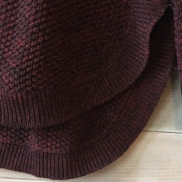 Dex burgundy double v neck scalloped hem - Picture 4 of 6